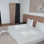 Silver Byala - първа линия, морска панорама с два басейна и осигурен паркинг Appartamento Byala (Varna)
