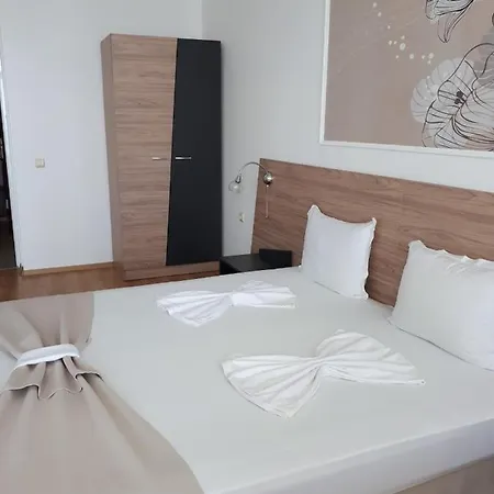 Silver Byala - първа линия, морска панорама с два басейна и осигурен паркинг Apartament Beala