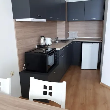 Apartament Silver Byala - първа линия, морска панорама с два басейна и осигурен паркинг